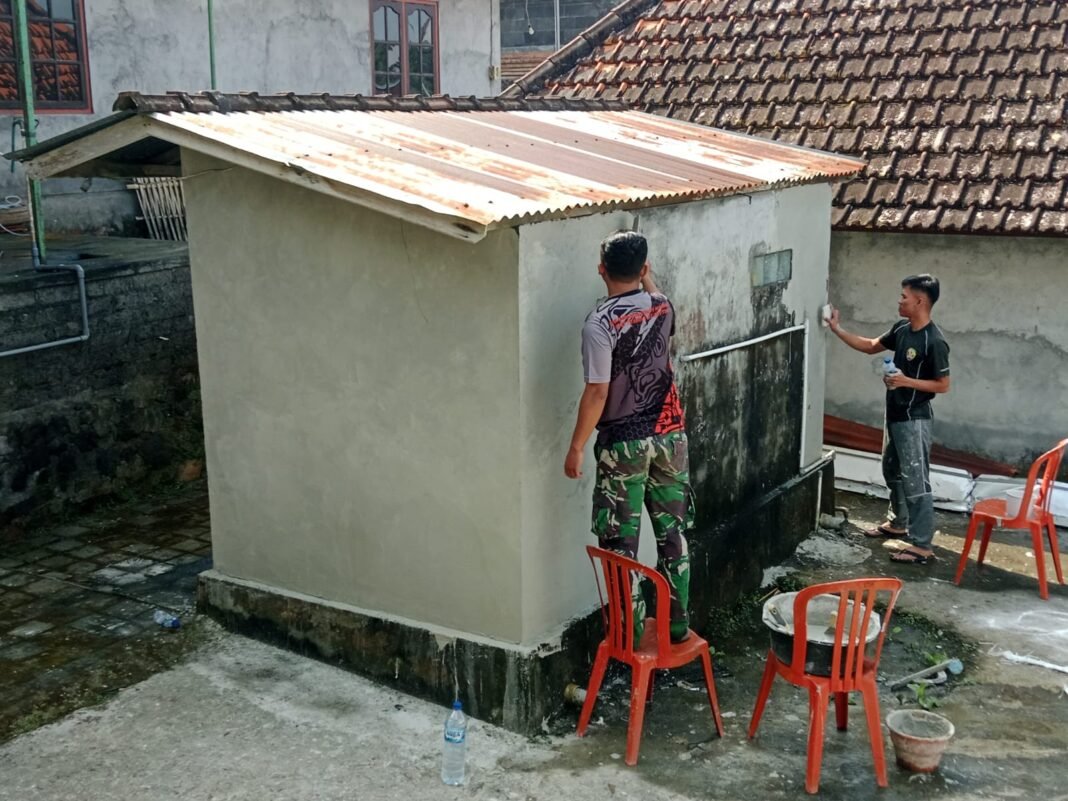 Perbaikan Fasilitas MCK di Desa Sekardadi untuk Kebersihan Lingkungan dalam TMMD Ke-129