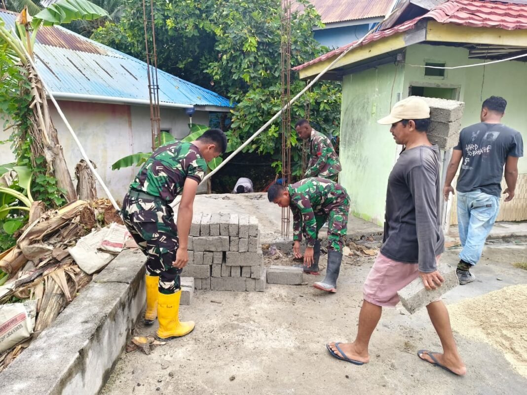 Keterlibatan Masyarakat dalam Pembuatan Batako untuk MCK Masjid Quba oleh Satgas TMMD