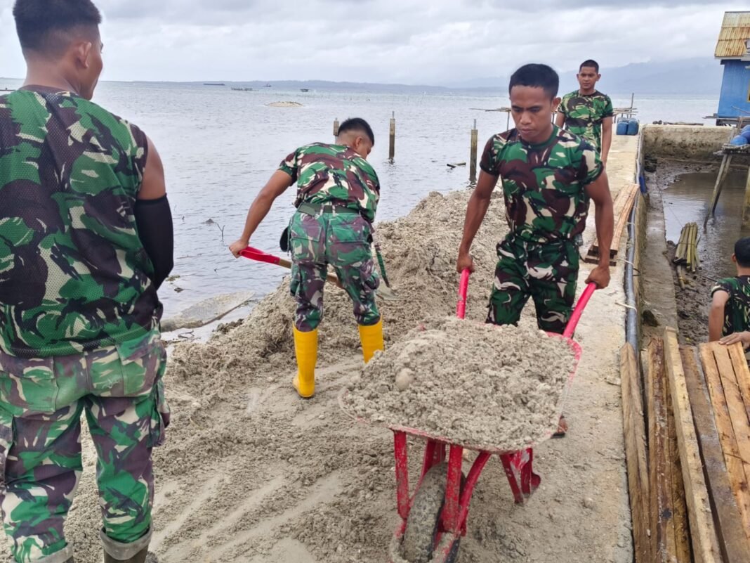 Satgas TMMD Ke-129 Melakukan Pengumpulan Pasir untuk Beton di Polewali