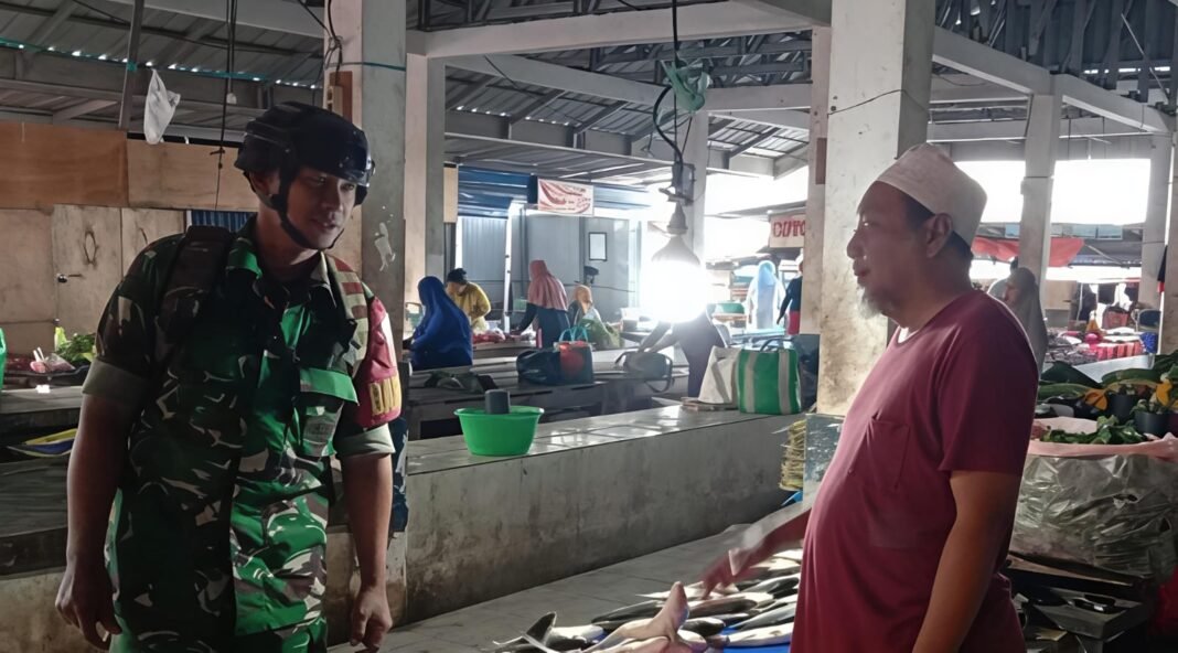 Babinsa Pastikan Stabilitas Harga Sembako di Pasar
