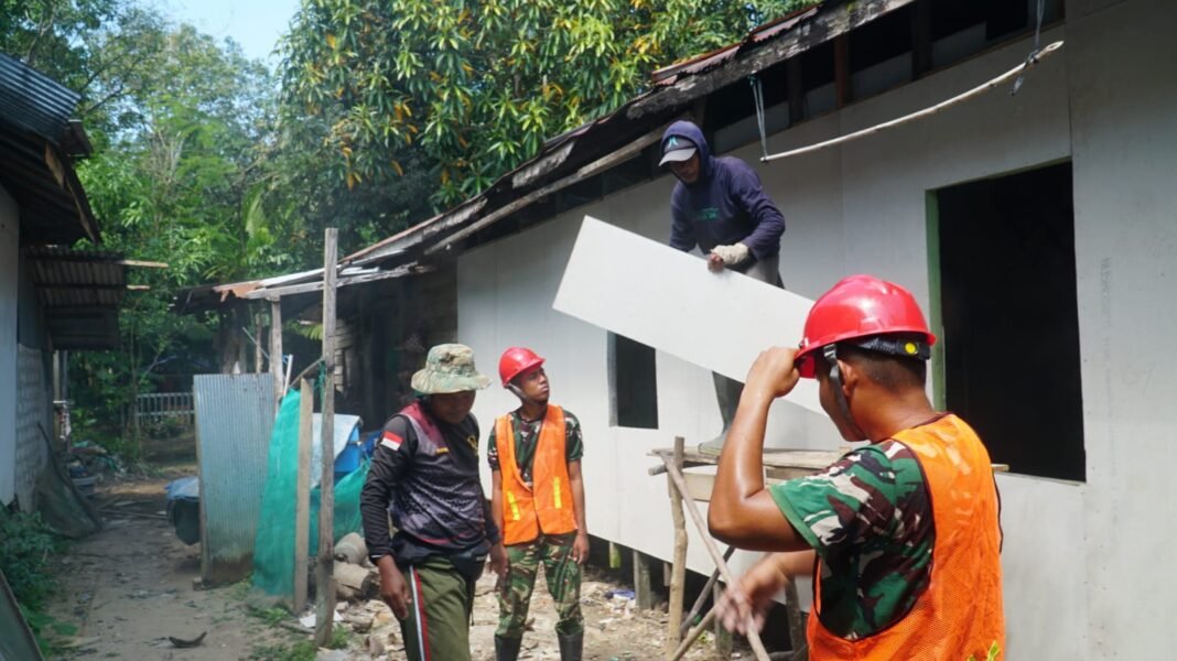 Kegiatan Satgas TMMD Ke-129: Pemasangan Kalsibut di RTLH Ibu Wahida
