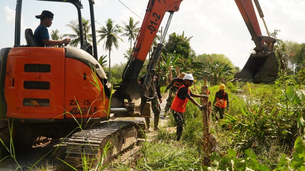 Keberlanjutan Pemasangan Galam Jalan di Program TMMD Ke-129