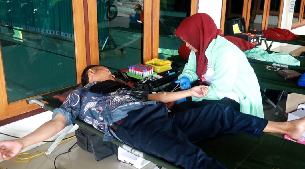 Sosialisasi Kemanusiaan Melalui Donor Darah di TMMD ke-129