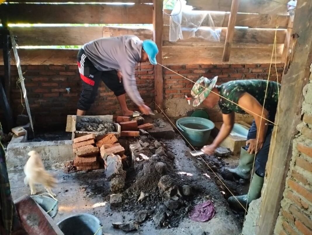 Pembangunan Kamar Mandi dan Kloset oleh Satgas TMMD Ke-129 di Kabupaten Bone