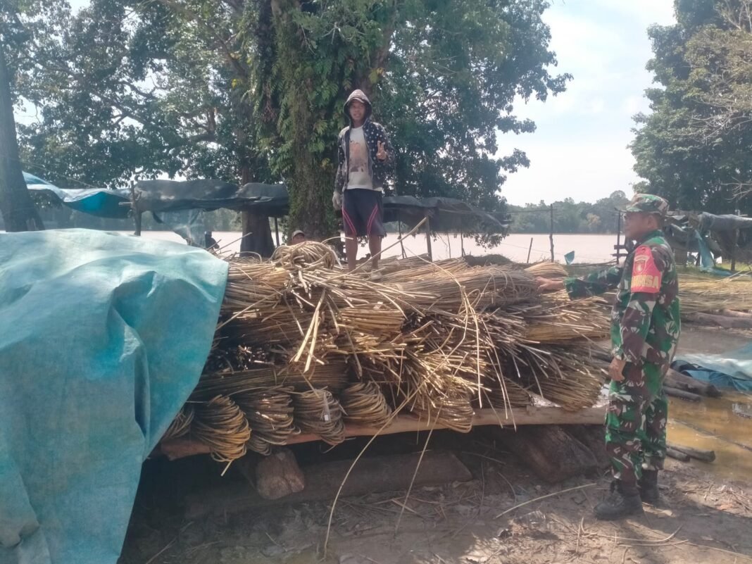Inisiatif Babinsa Membangun Komunikasi Baik untuk Keamanan Desa