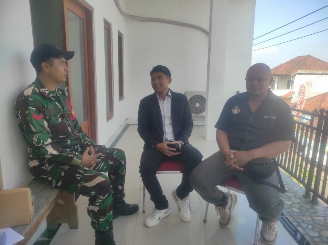 Dampingi Ujian Aktualisasi Paralegal Yayasan Lembaga Hukum CES, Babinsa Kamasan Tegaskan Langkah Strategis Dorong Optimalisasi Peran Paralegal Bagi Aparatur Desa
