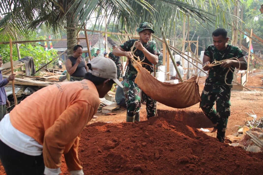 Fase Awal Pembangunan MCK dalam Program TMMD ke-129 di Desa Baru Raharja