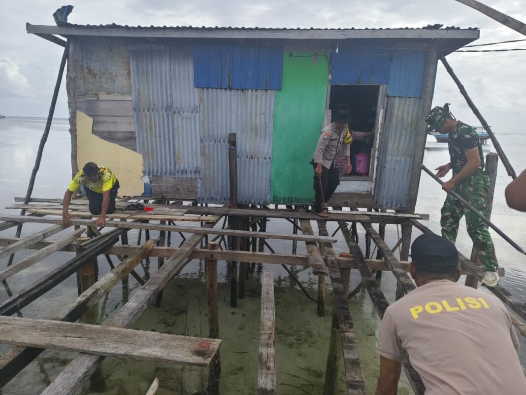 Kerjasama TNI-Polri dan Masyarakat dalam Proyek RTLH Ibu Samsia