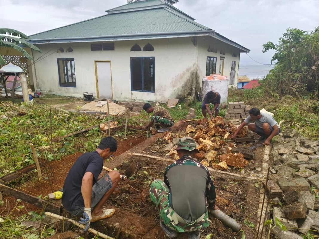 Pembangunan MCK Masjid Nurul Husraini Dapat Dukungan dari Satgas TMMD Ke-129