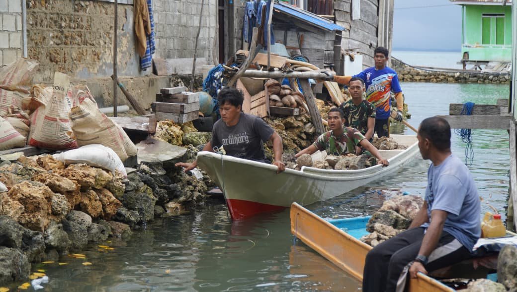 Tantangan Medan Tak Halangi TMMD dalam Distribusi Material