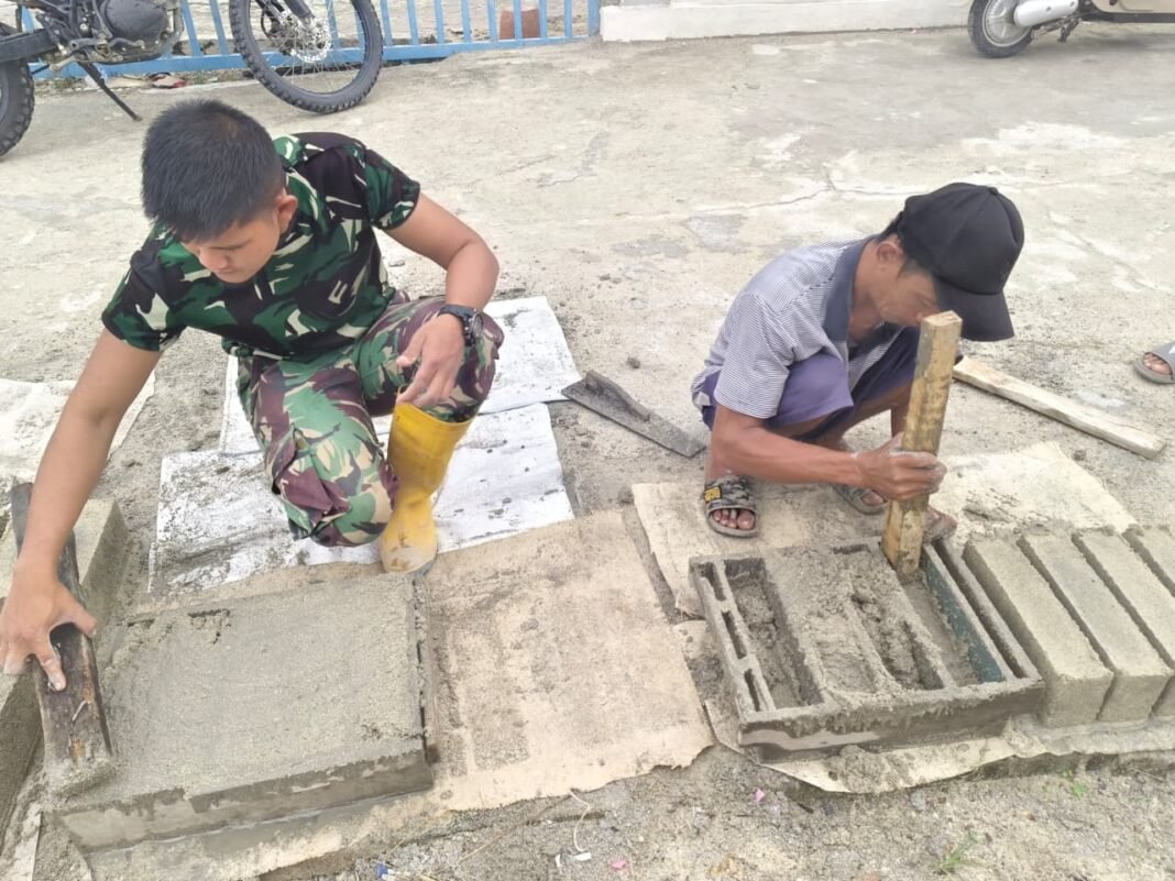 Pencetakan Batako untuk MCK Masjid Quba Hampir Rampung, Kolaborasi Satgas TMMD Bersama Masyarakat