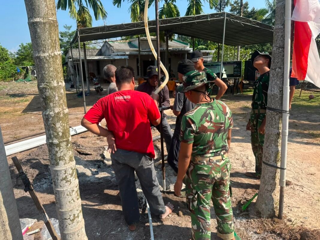 Upaya TNI dalam Menyediakan Air Bersih untuk Warga Deniang