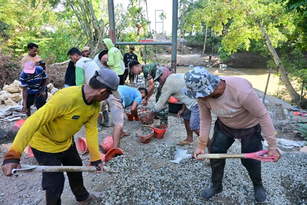 Pentingnya Gotong Royong Dalam Pembangunan Jembatan Gantung di Desa Taddang Palie
