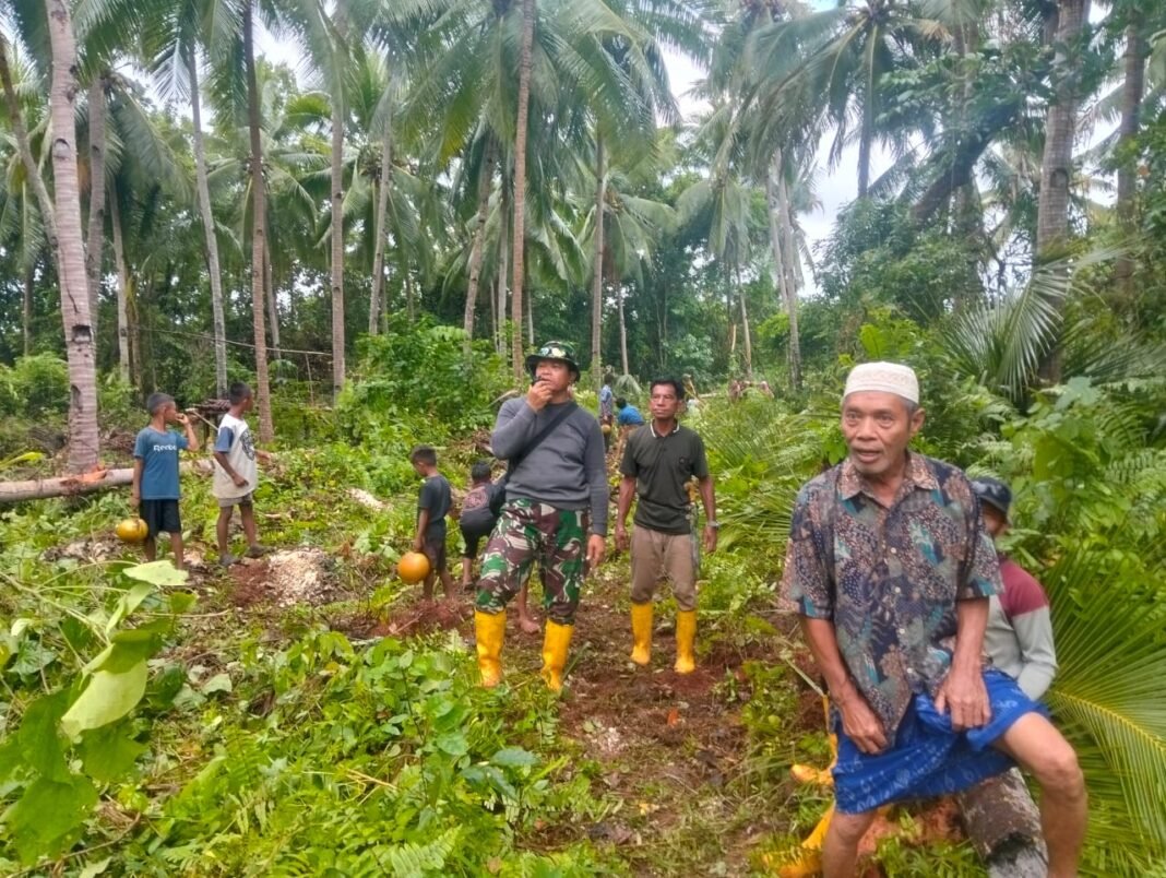 Jalan TMMD Jadi Harapan Baru, Warga Pulau Umbele Bergotong Royong Bersama Satgas