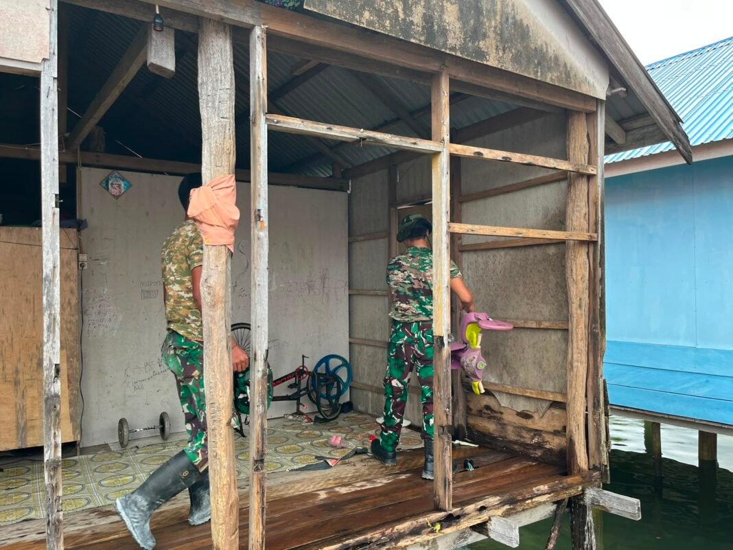 Pembongkaran RTLH untuk Ibu Salawiyah di Desa Polewali Berlangsung