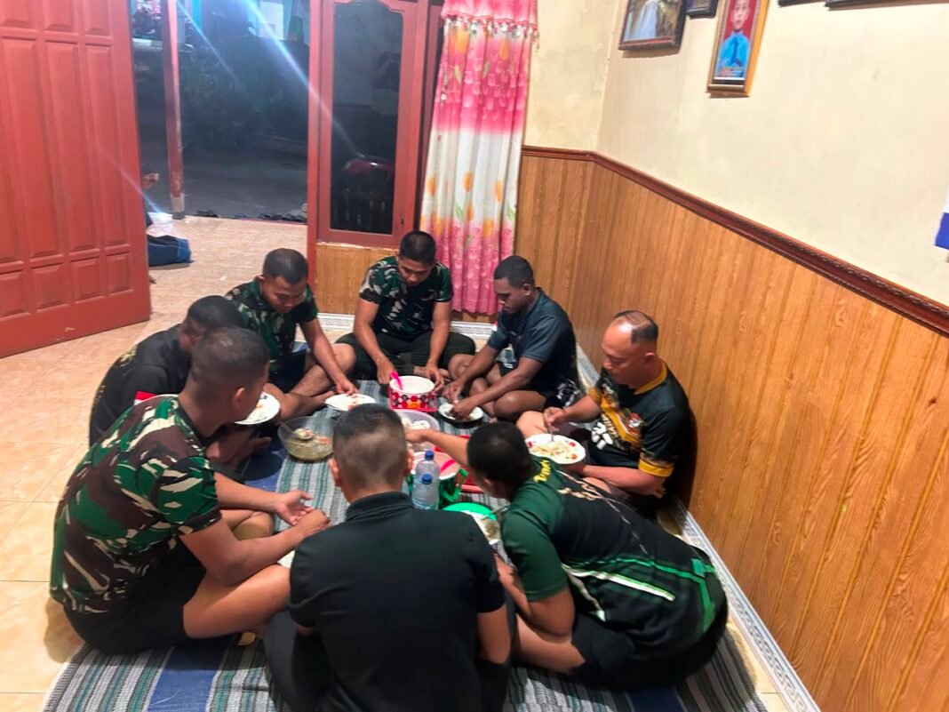 Sinergitas TNI dan Masyarakat Tercipta Melalui Makan Bersama di TMMD Ke-129