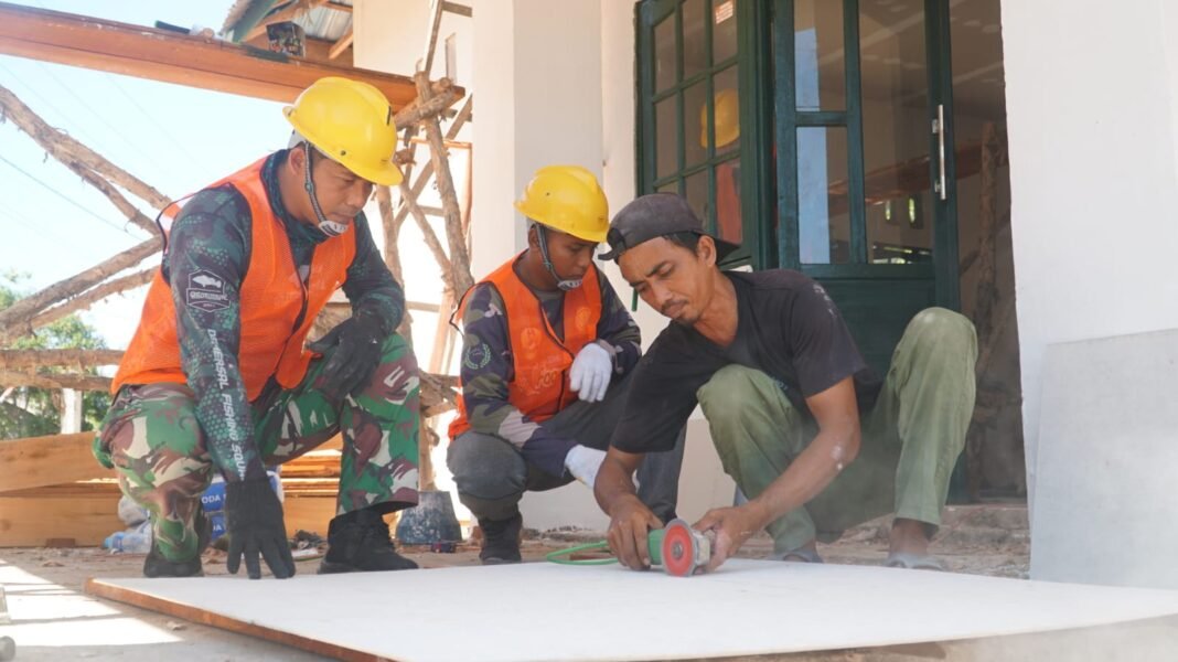 Pemasangan Plafon Teras untuk Kenyamanan Jamaah di Musholla