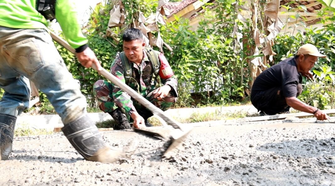 Kemajuan Pengerjaan Jalan Rabat Beton TMMD Ke-129 di Cirebon