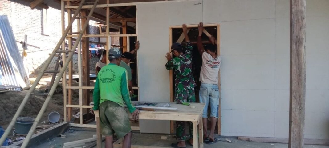 Progres Pemasangan Dinding RTLH Bersama Satgas TMMD Ke-129