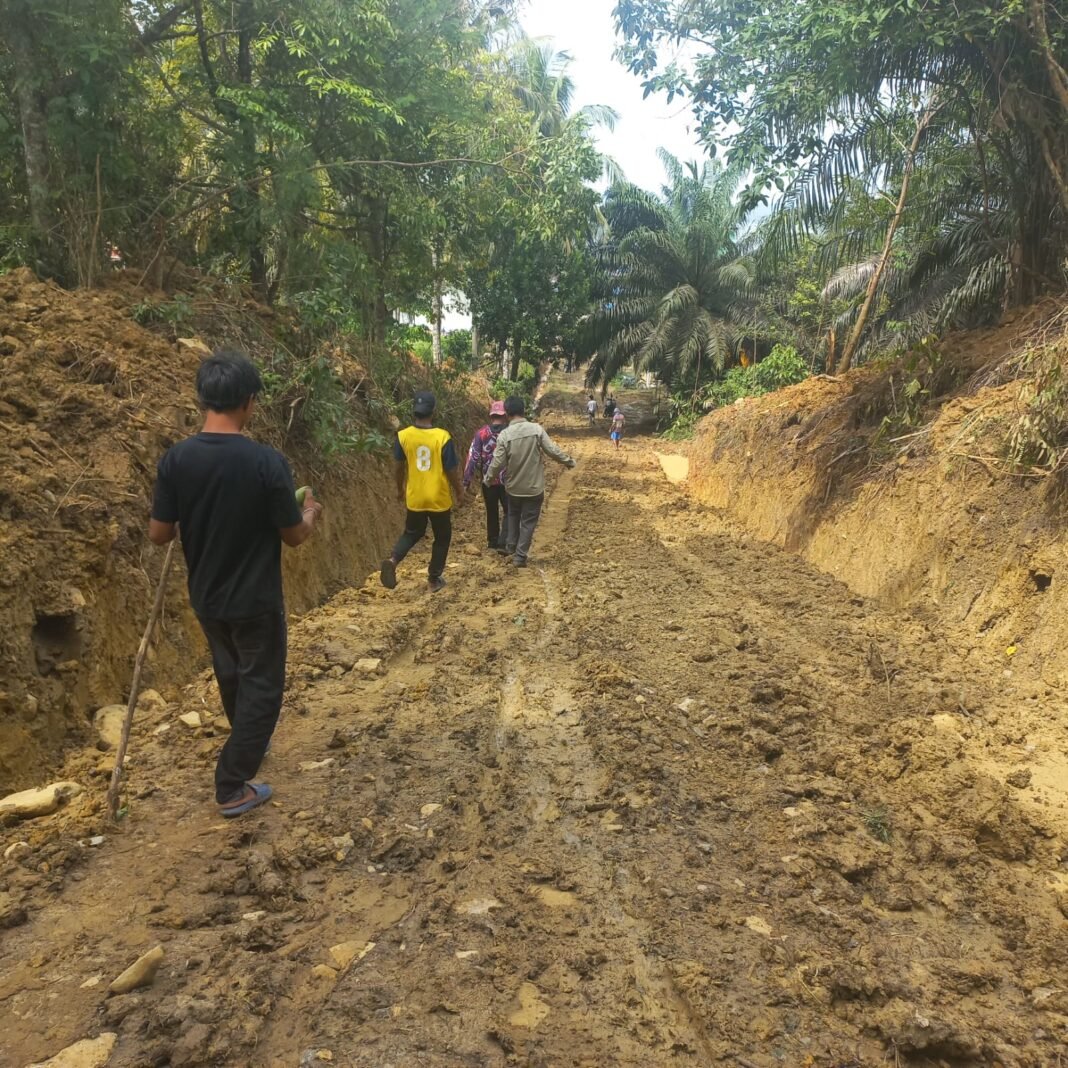 Keterlibatan TNI dalam TMMD ke-129 untuk Meningkatkan Infrastruktur Desa Liang Bunyu
