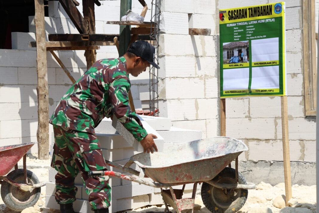 Sinergi TNI dan Warga dalam Membangun Rutilahu di Desa Tlemang