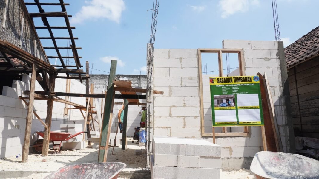 Pemasangan Bata: Tahap Utama TMMD 129 untuk Masyarakat Desa Tlemang