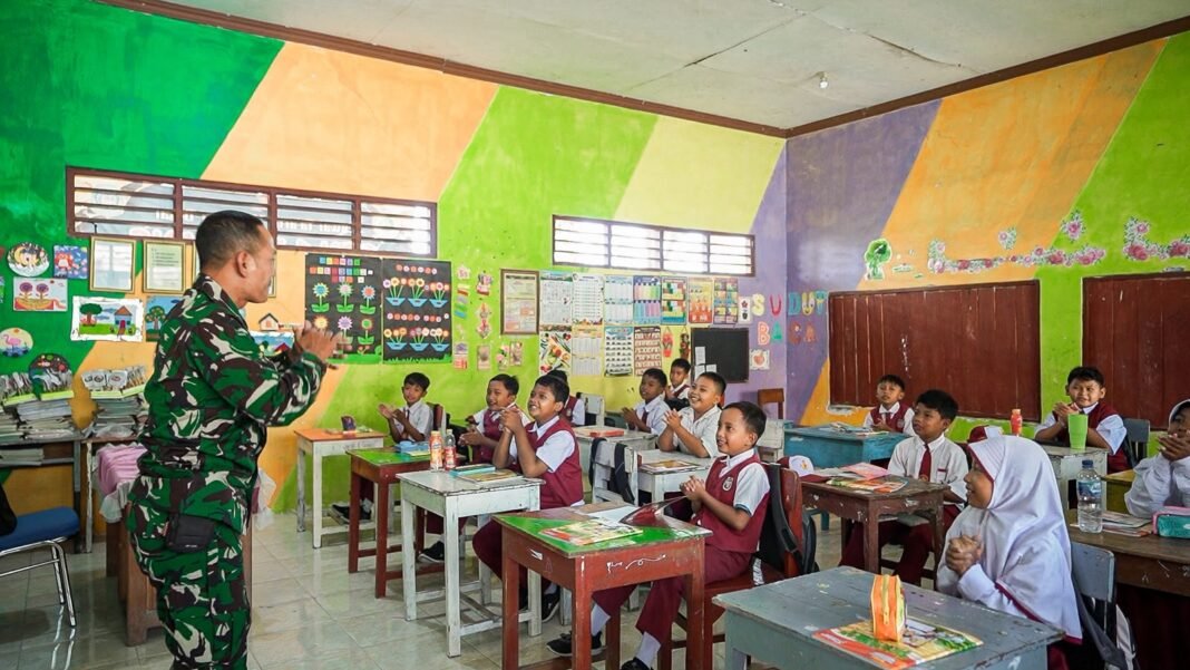 Kegiatan Edukasi oleh Satgas TMMD 129 Dekatkan TNI dengan Pelajar