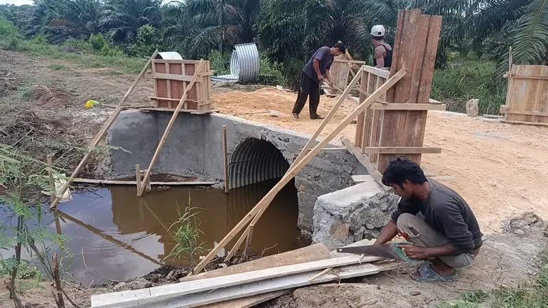 Kodim 0114/Aceh Jaya Kebut Pemasangan Pagar Beton Jembatan Aramco Demi Keamanan Pengguna