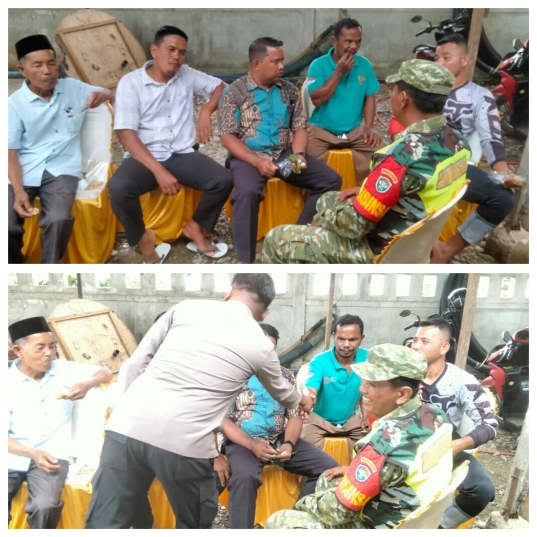 Komsos di Tengah Warga, Babinsa Koramil 01/SM Serap Informasi dan Perkuat Keamanan Wilayah