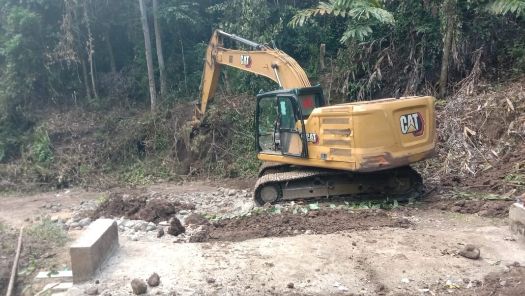 Excavator sebagai Alat Utama dalam TMMD ke-129