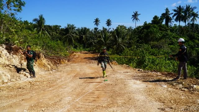 Evaluasi Pekerjaan Jalan TMMD oleh Satgas dan Dinas PUPR Morowali