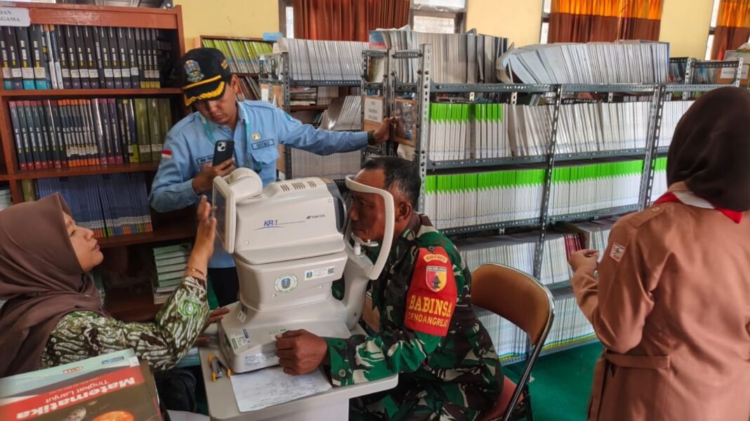 Pentingnya Pemeriksaan Kesehatan Mata bagi Siswa di Ngimbang