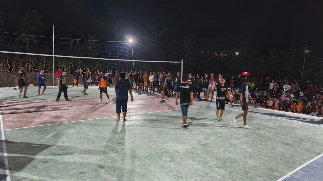 Kehangatan Malam: Satgas TMMD 129 dan Pemuda Tlemang Bertanding Voli