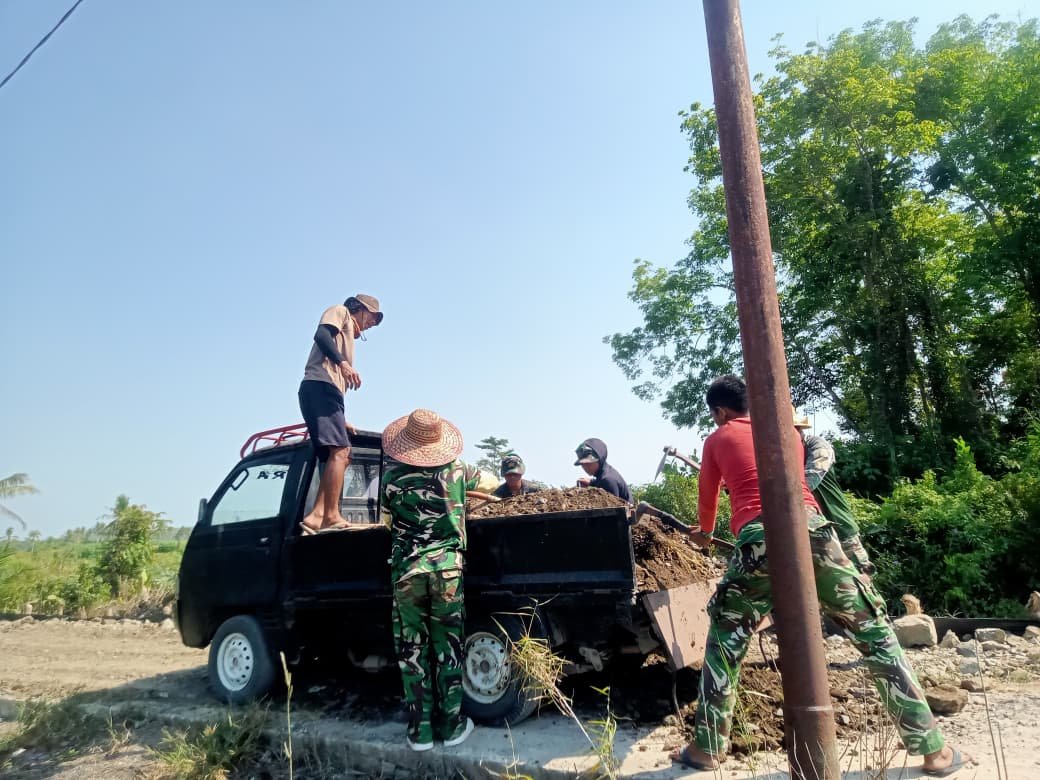 Masyarakat Bersinergi dengan TNI dalam Proyek Pembangunan Jalan Bandar Raya