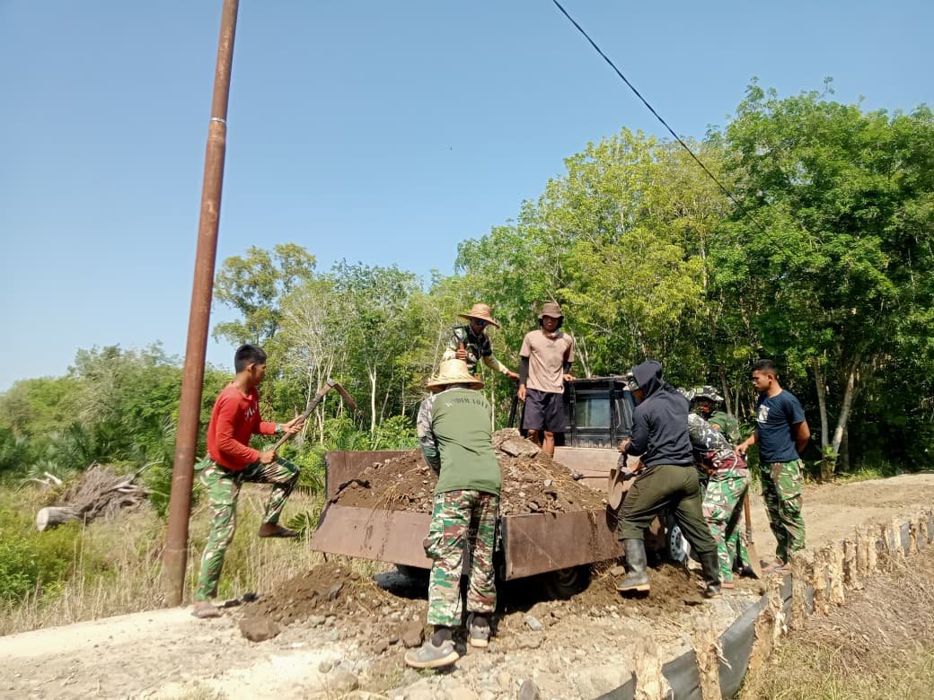 Semangat Gotong Royong Mewujudkan Jalan Desa yang Lebih Baik