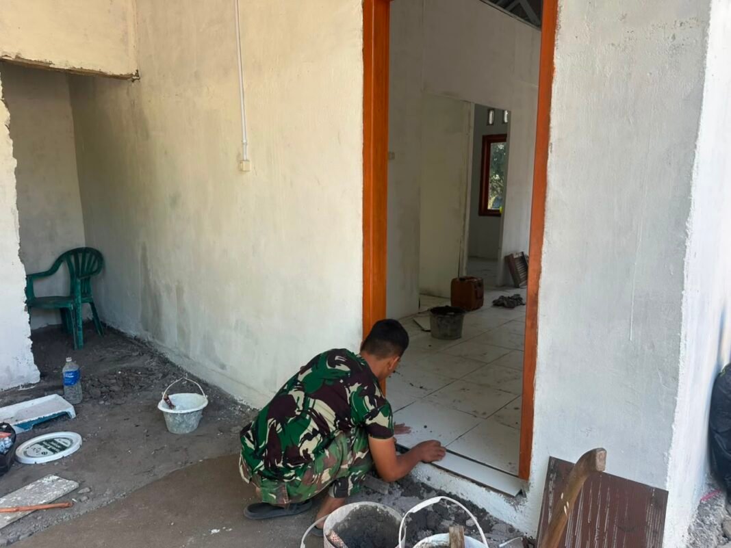 Kolaborasi Masyarakat dan Satgas TMMD Ubah Rumah Ibu Rodiah Menjadi Layak Huni