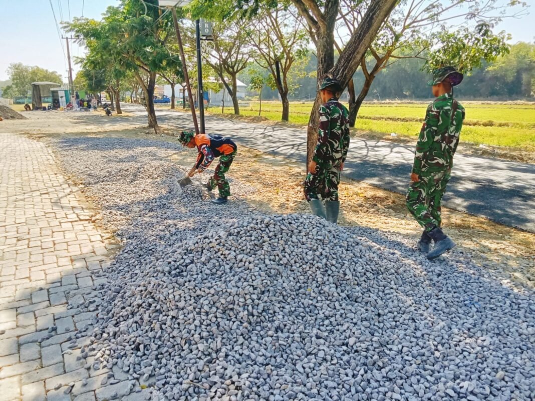 Memperkuat Kemanunggalan Melalui Pembangunan Musala dan MCK