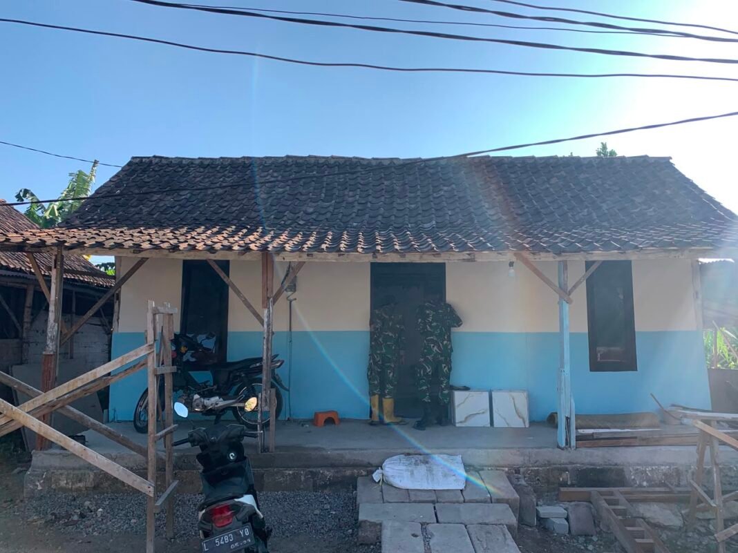 Persatuan Satgas TMMD dalam Mewujudkan Rumah Layak Huni Bapak Ladi