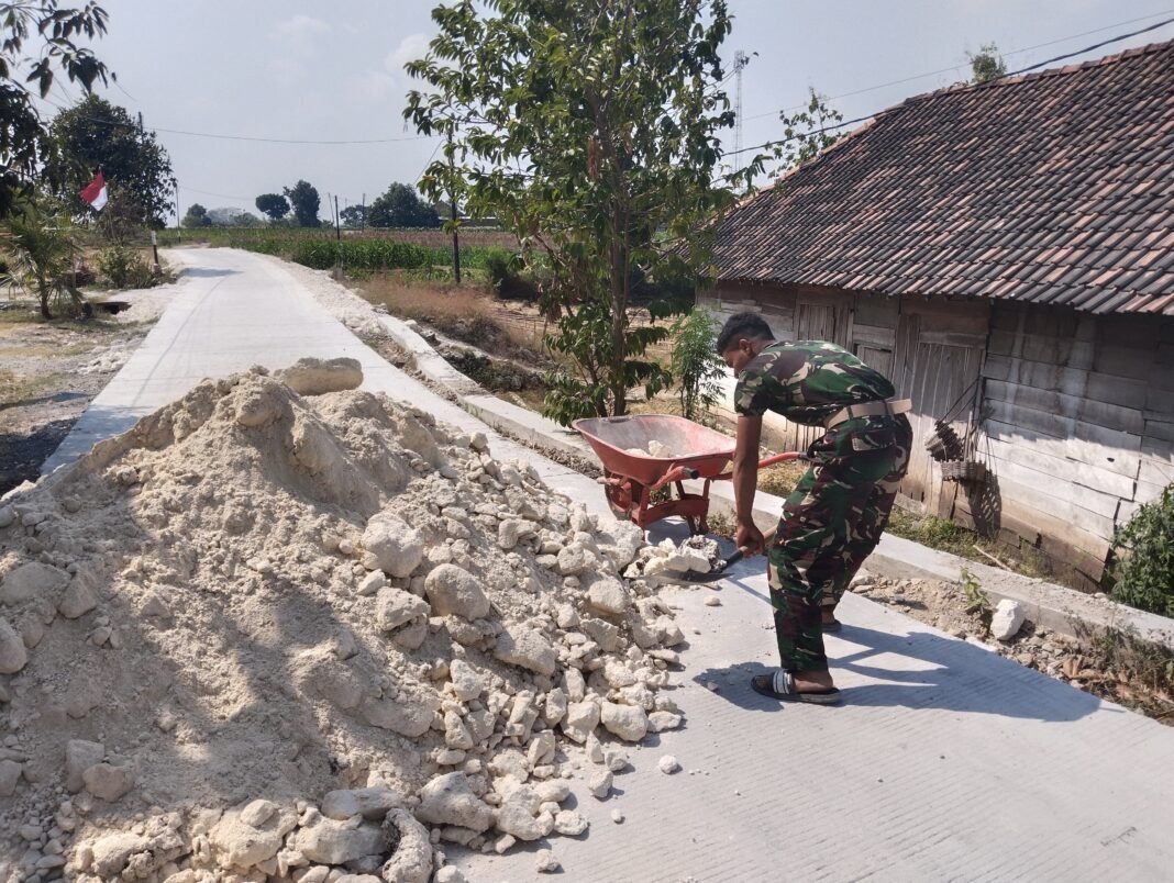 Satgas TMMD Kodim 0813/Bojonegoro Percepat Proyek Penimbunan Jalan Kedung Pandan