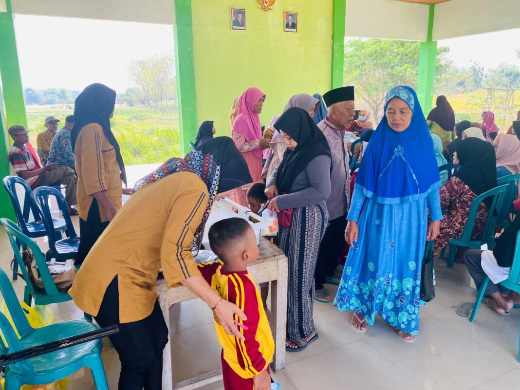 Kegiatan Posyandu Lansia di Kesongo oleh Kodim 0813 dalam TMMD Ke-129