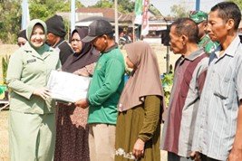 Keterlibatan Persit dalam TMMD 129 Bojonegoro