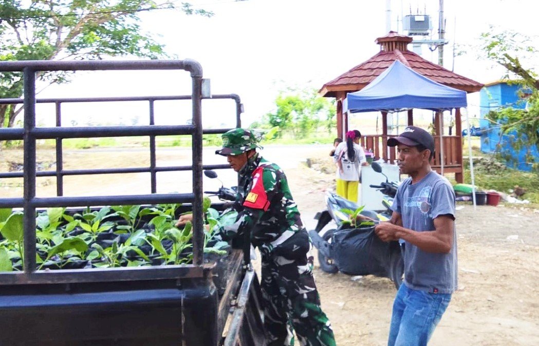 Bibit Sayuran untuk Warga Kesongo: Inisiatif Satgas TMMD ke-129