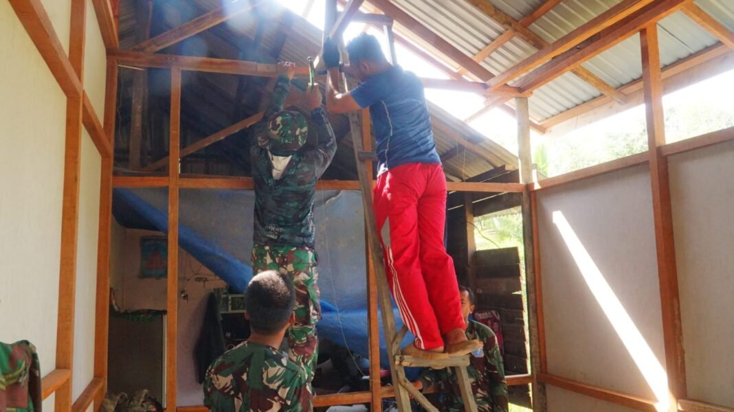 Semangat Kebersamaan Dalam Menyelesaikan Pembangunan Rumah Warga