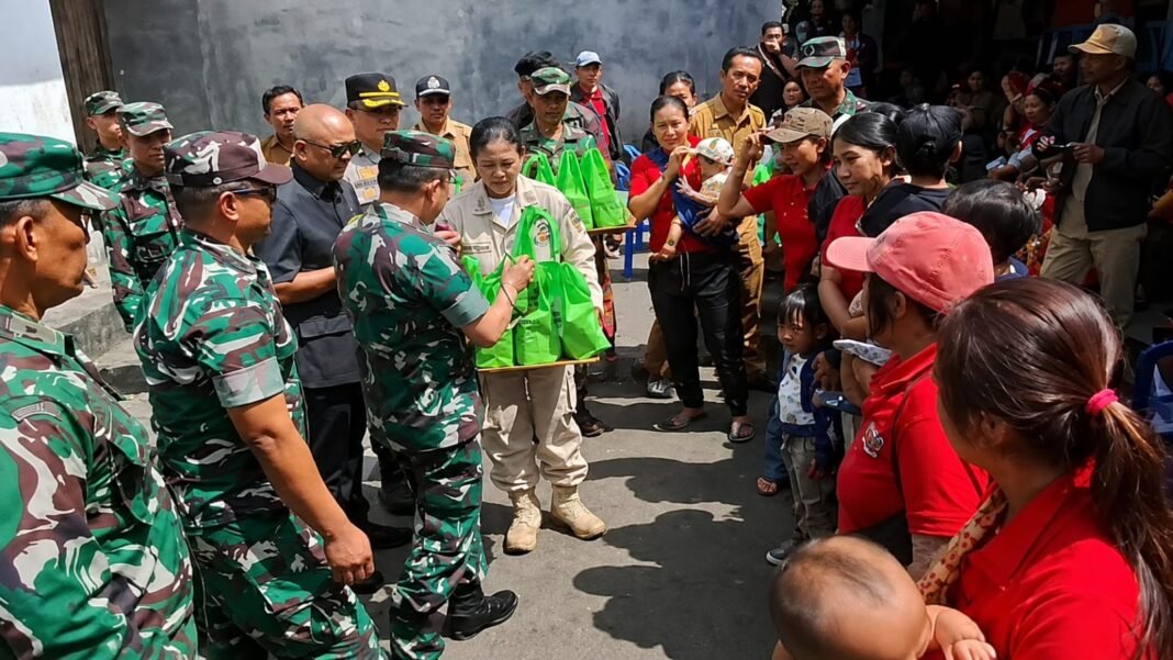Paket Nutrisi Diserahkan oleh Katim Wasev TMMD ke-129 di Bangli