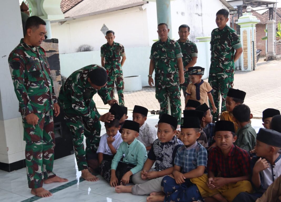 Potret Hangat TMMD 129 Bojonegoro: Kala Prajurit TNI Jadi Sahabat Anak-Anak Desa Kesongo