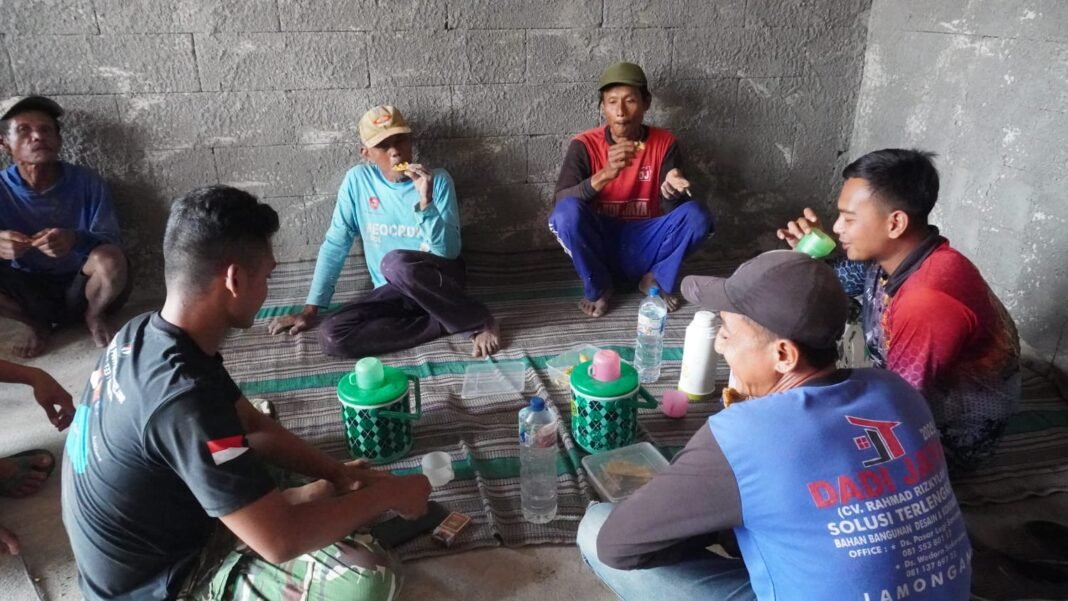 Suasana Hangat di RTLH: Antara Gorengan dan Gelak Tawa
