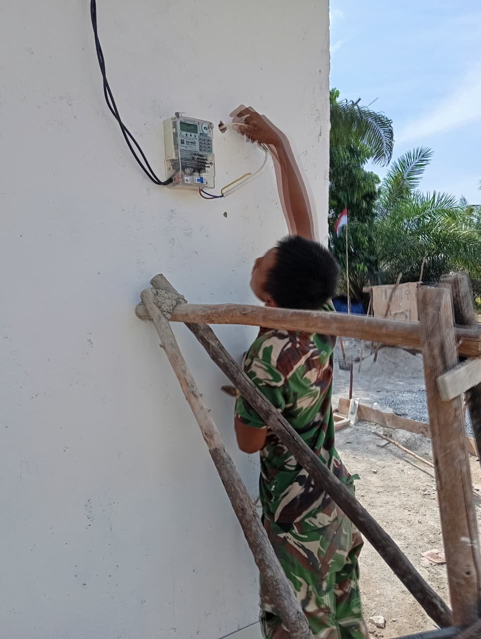 Hunian Ibu Rodia Siap Huni dengan Listrik yang Sudah Dipasang
