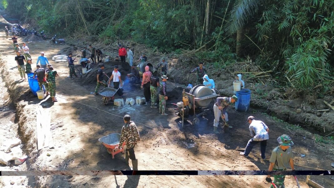 Percepatan Pengerjaan Rabat Beton Berkat Gotong Royong Satgas TMMD dan Masyarakat