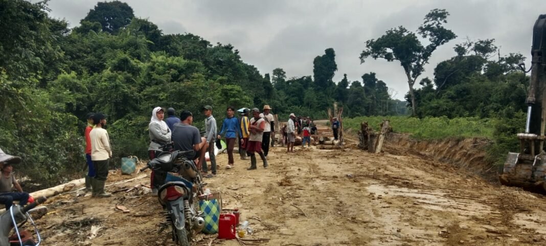Sinergi Masyarakat dan TNI dalam TMMD ke-129 di Kapuas Hulu