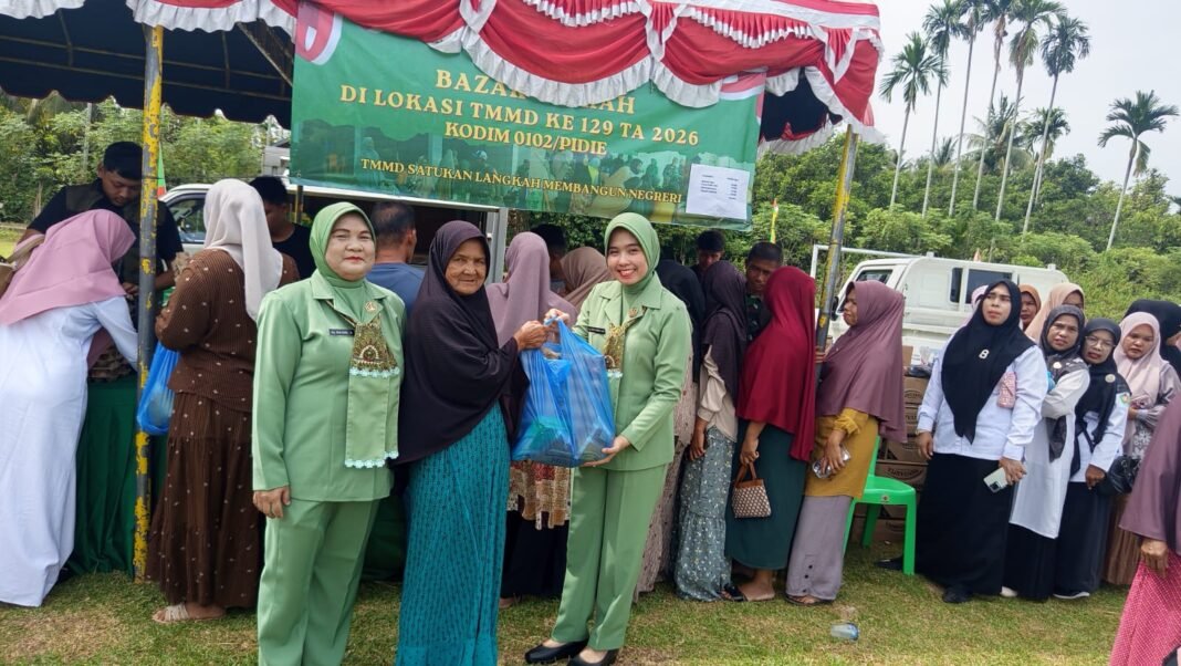 Bazar Murah TMMD ke-129: Persit dan Bhayangkari Layani Masyarakat Pidie